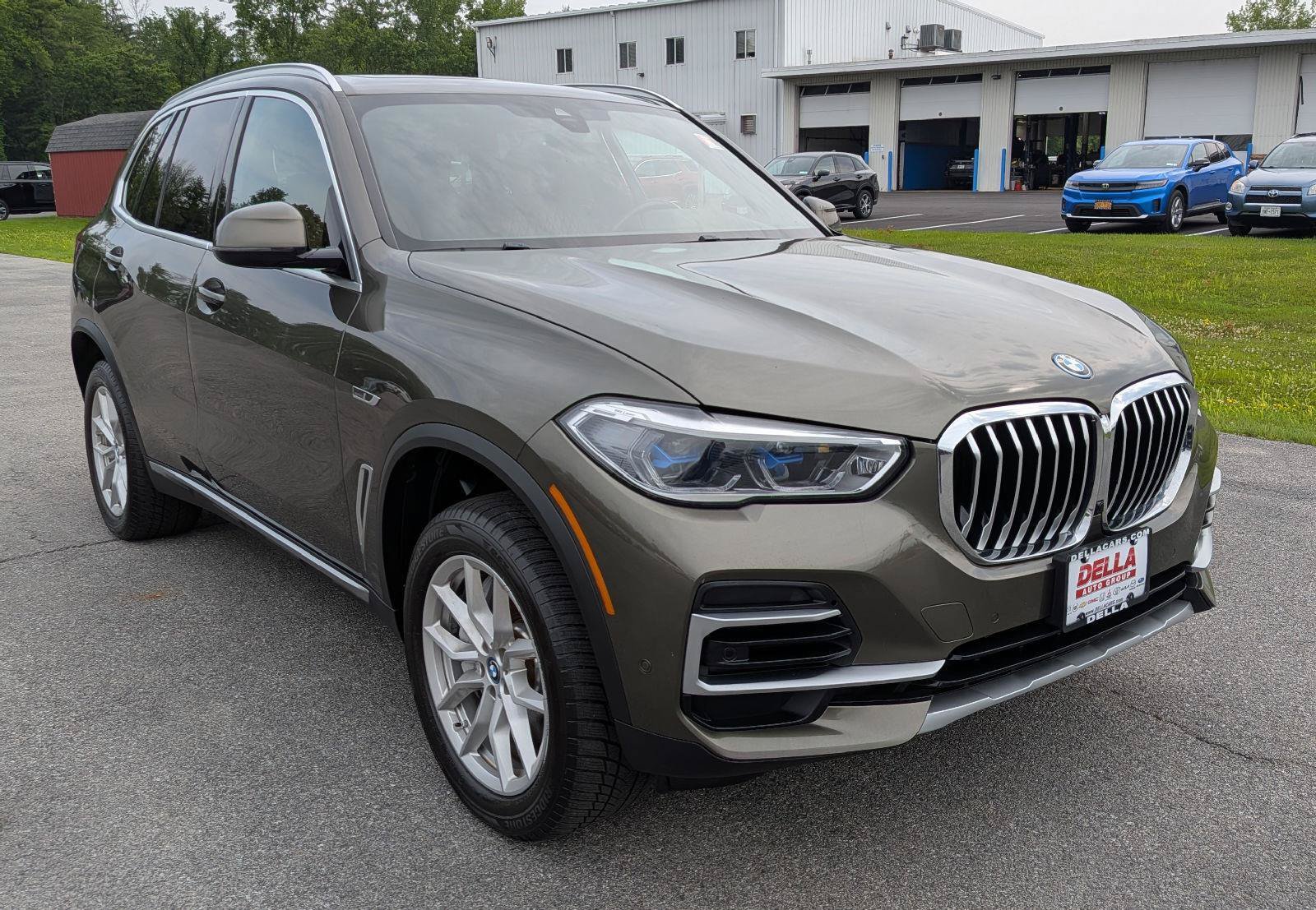 Used 2022 BMW X5 xDrive45e w/ Executive Package AWD/4WD image 3