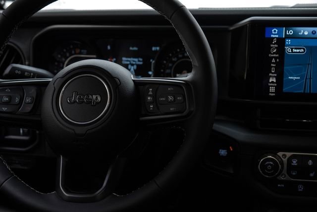 Used 2025 Jeep Gladiator Rubicon w/ Safety Group AWD/4WD image 58