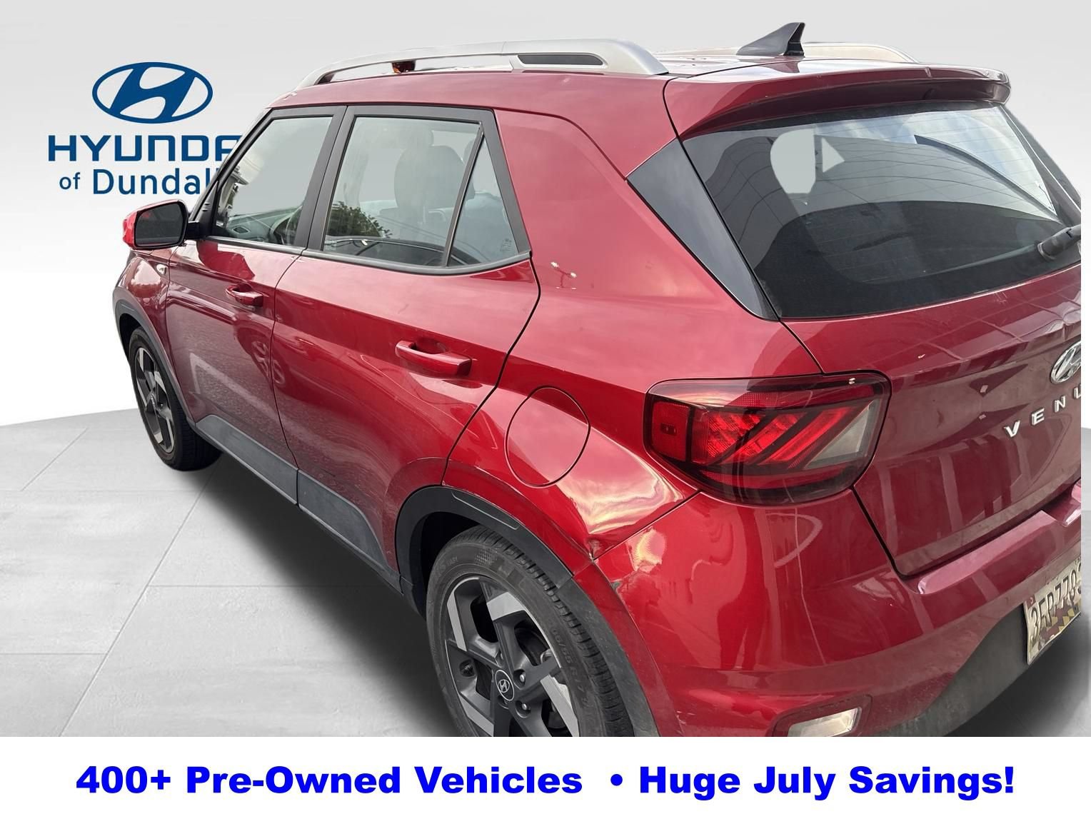 Used 2021 Hyundai Venue SEL w/ Premium Package FWD image 2