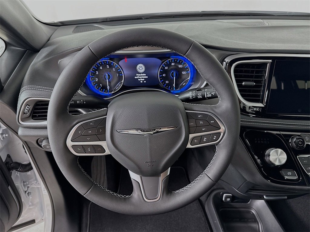 New 2026 Chrysler Pacifica Select image 12