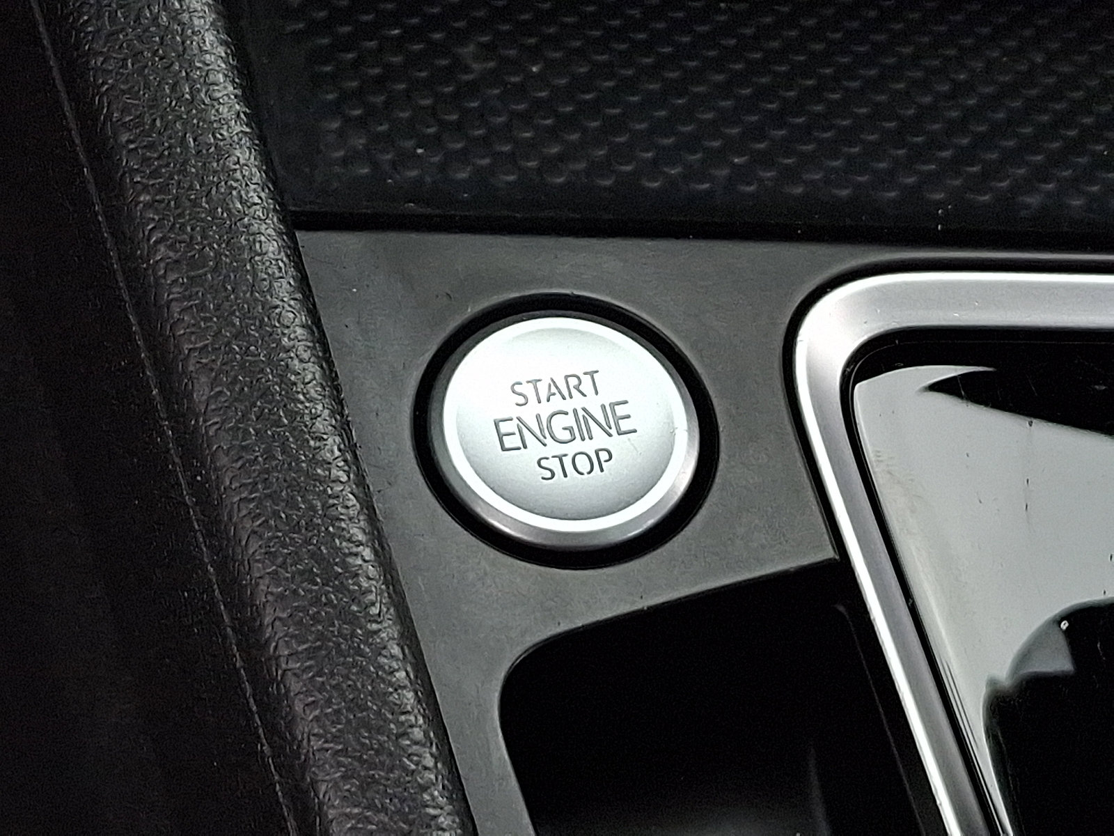 Used 2020 Volkswagen Jetta SE w/ SE Cold Weather Package image 24