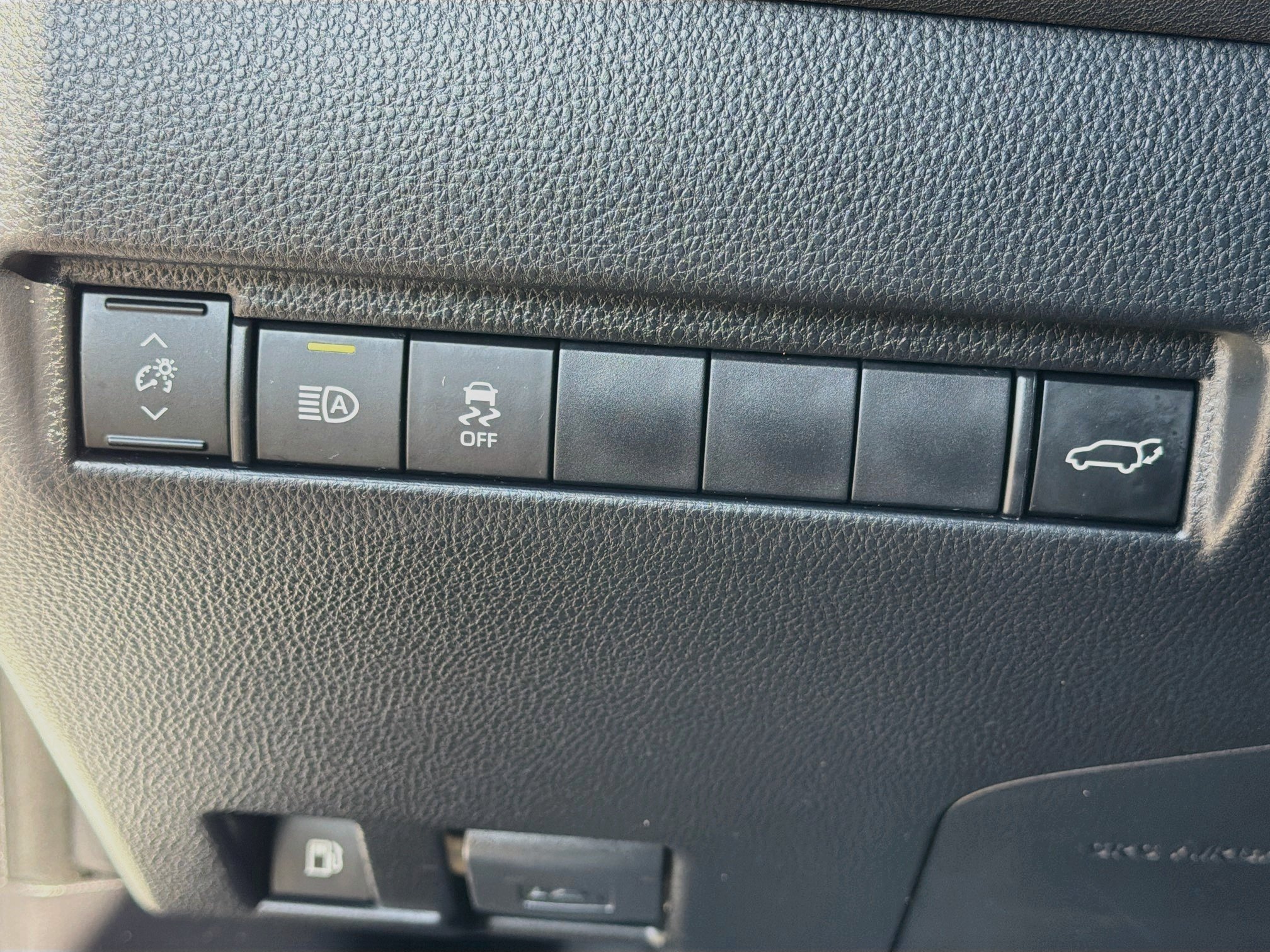 Used 2024 Toyota Venza Nightshade AWD/4WD image 35