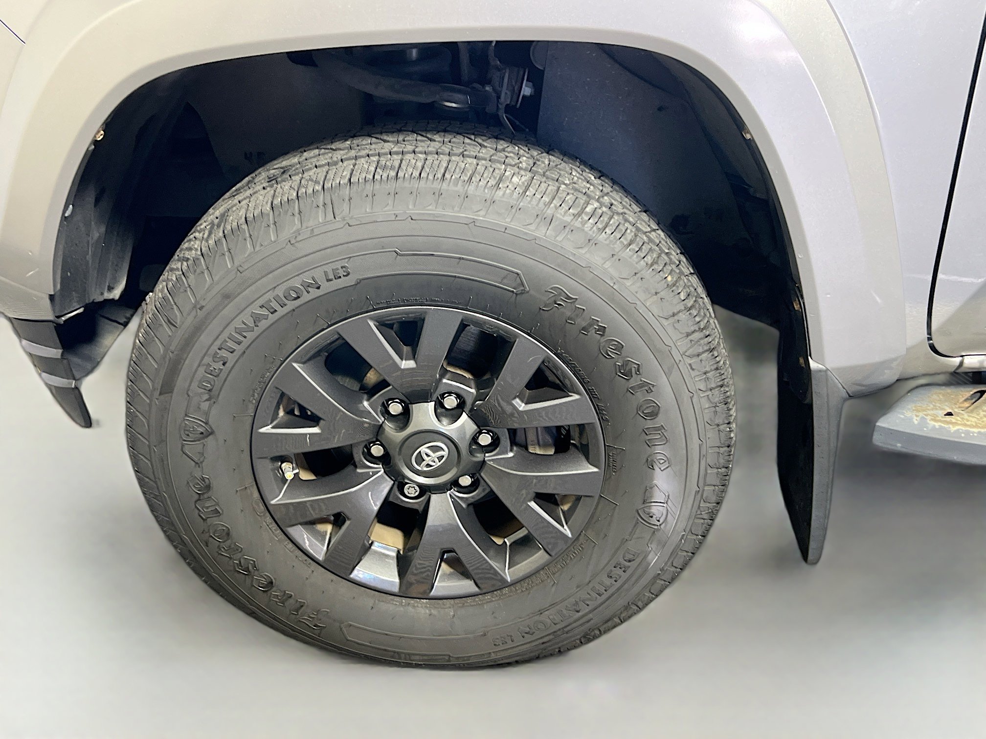 Used 2020 Toyota Tacoma SR5 w/ SR5 Appearance Package (SM) image 13