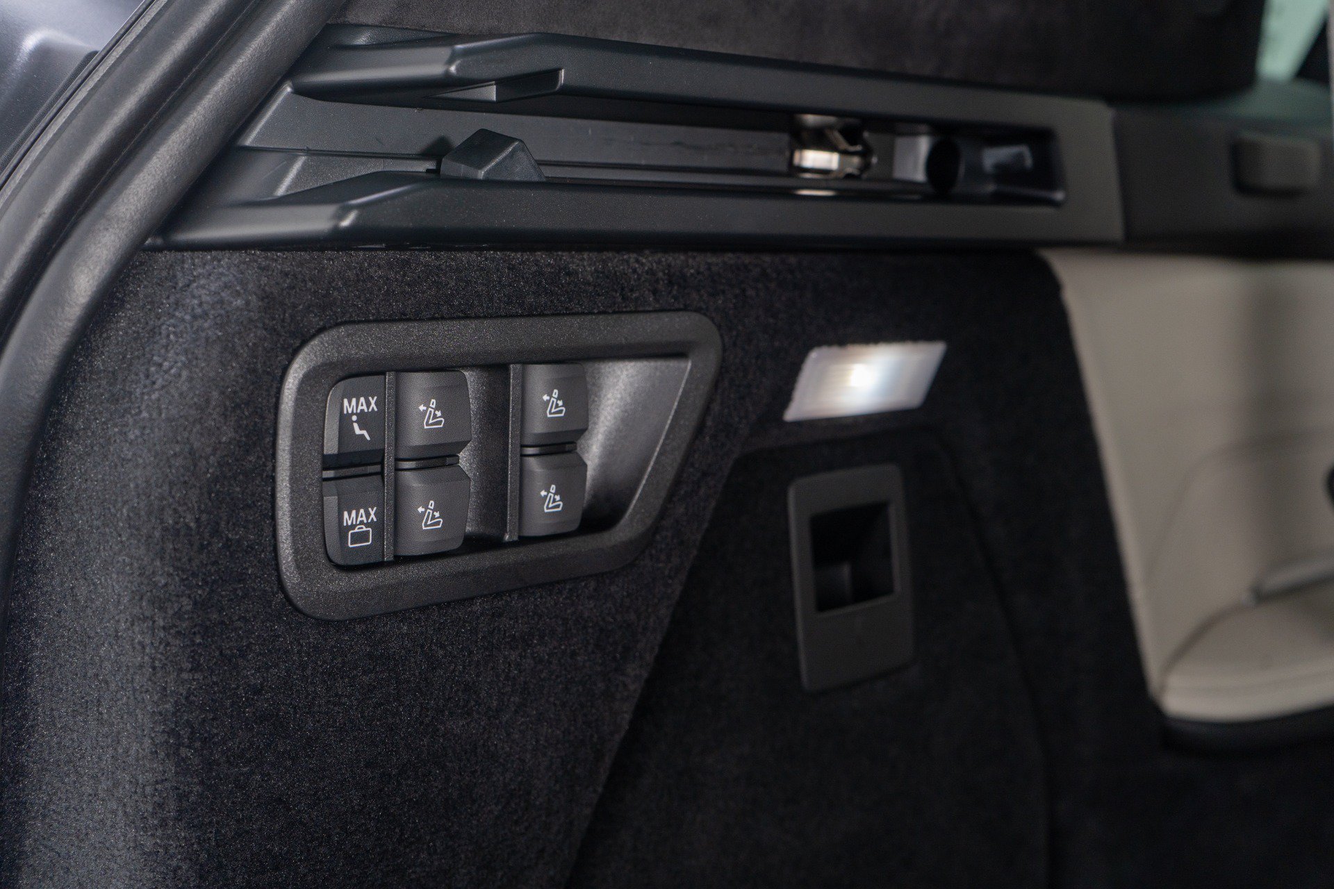 Used 2024 BMW ALPINA XB7 AWD/4WD image 40