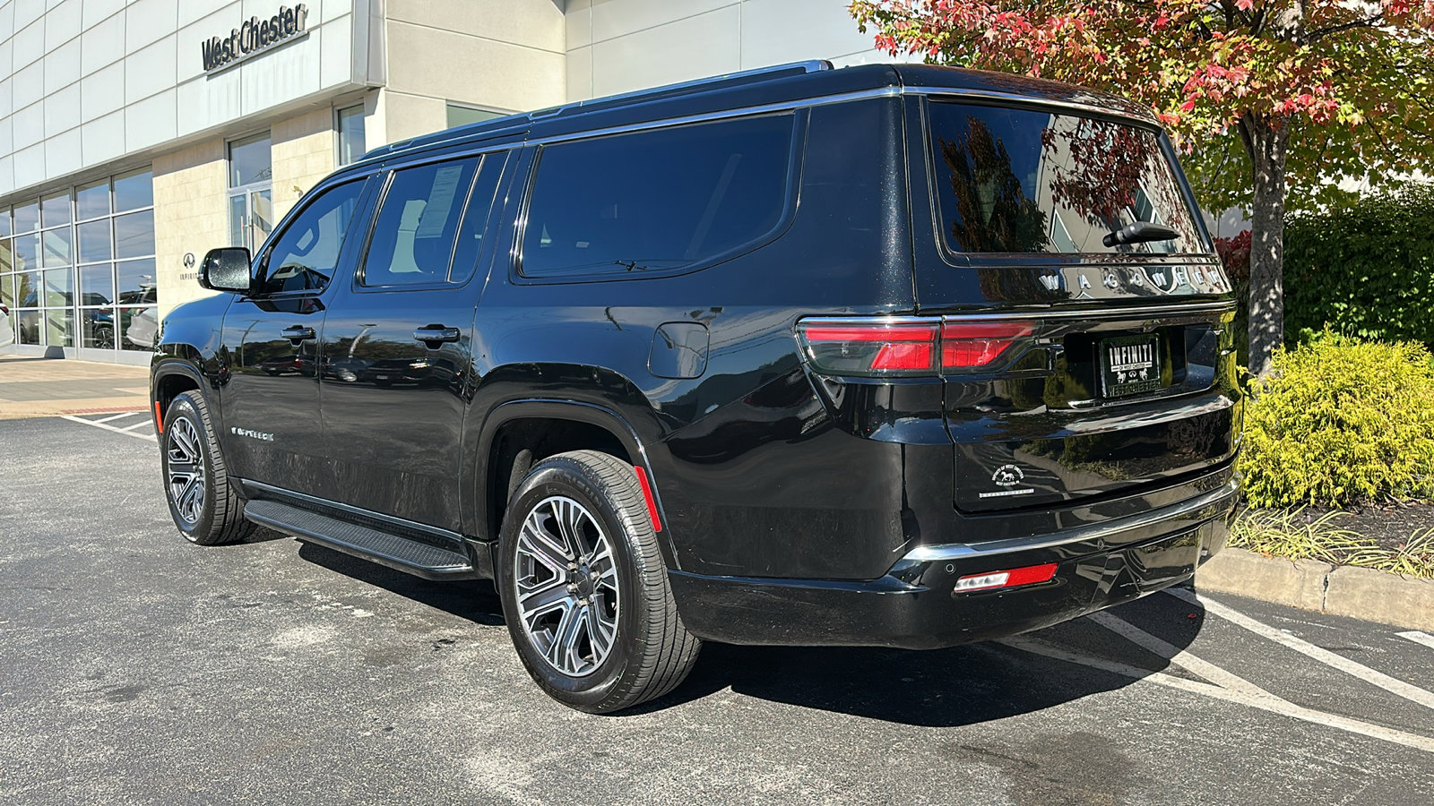 Used 2023 Jeep Wagoneer L Series II image 8