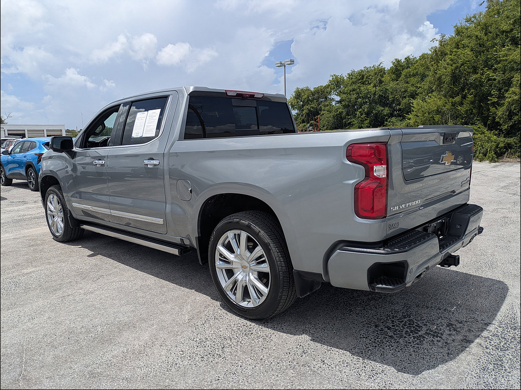 Used 2025 Chevrolet Silverado 1500 High Country AWD/4WD image 5