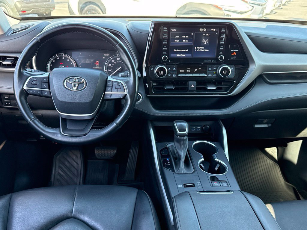 Used 2022 Toyota Highlander XLE FWD image 31