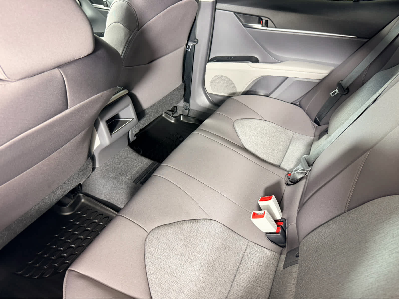 Used 2018 Toyota Camry LE FWD image 15