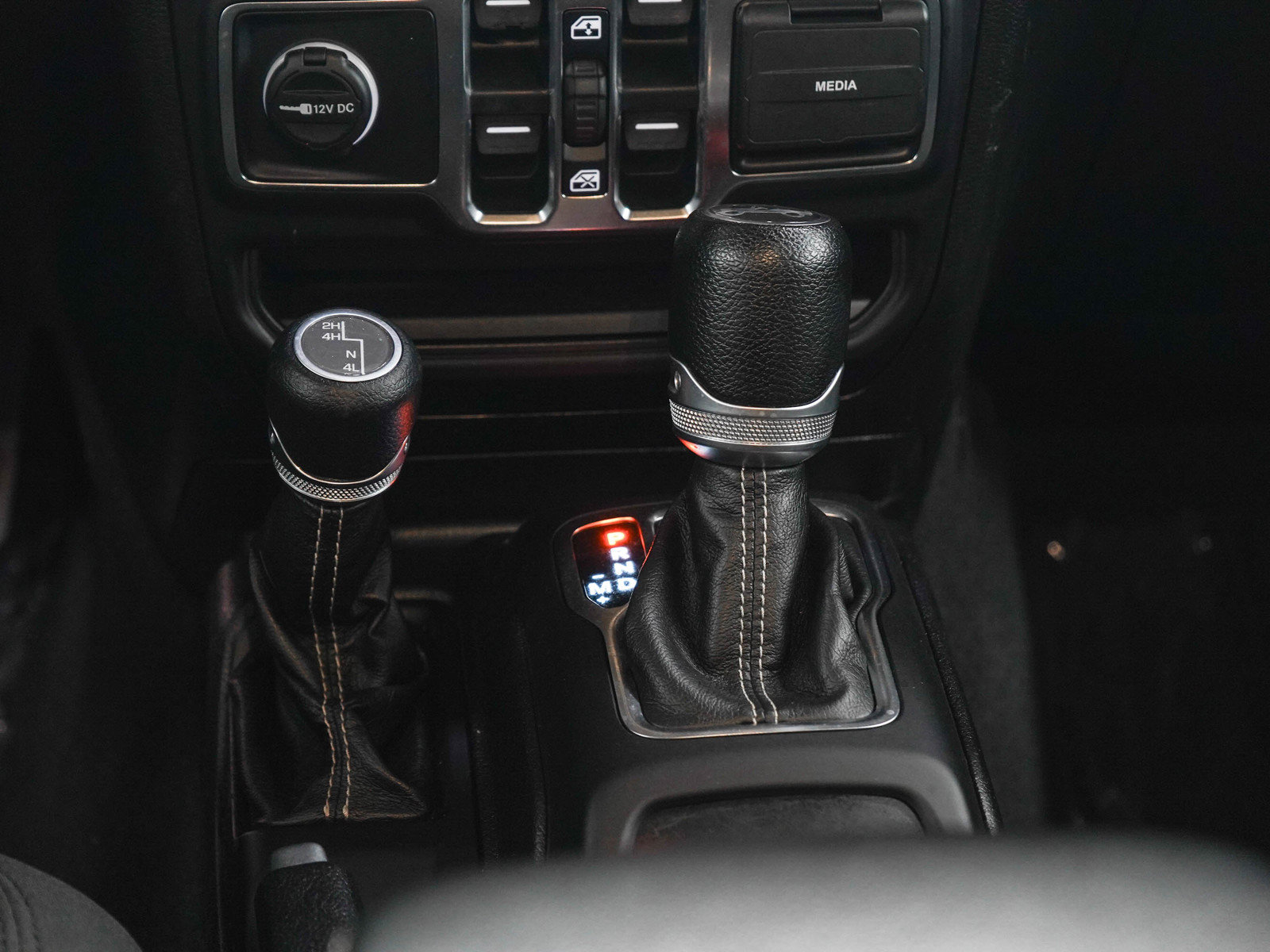 Used 2019 Jeep Wrangler Unlimited Sahara w/ Uconnect 4C Nav & Sound Group AWD/4WD image 19