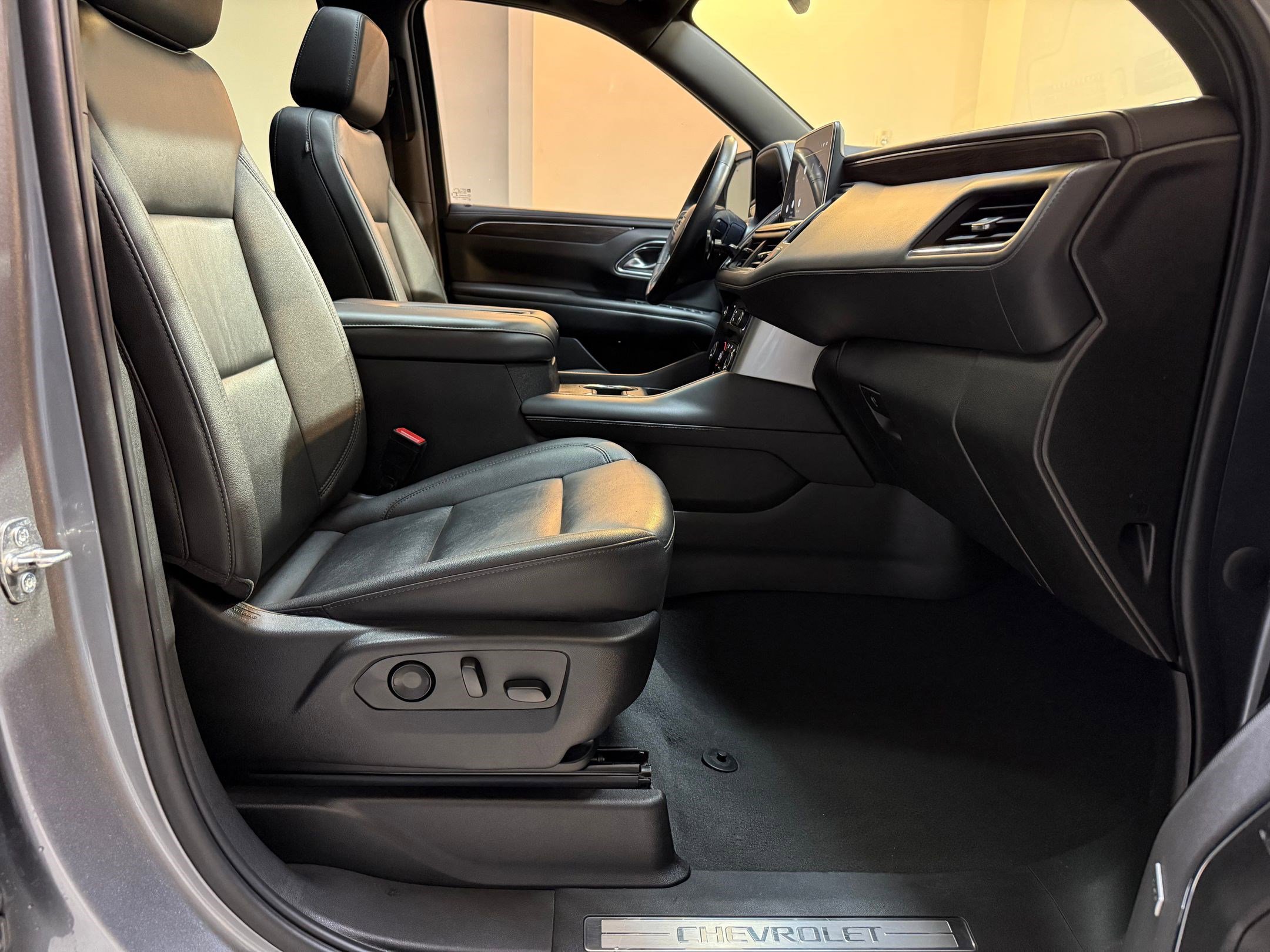 Used 2022 Chevrolet Tahoe LT w/ LT Signature Package image 52