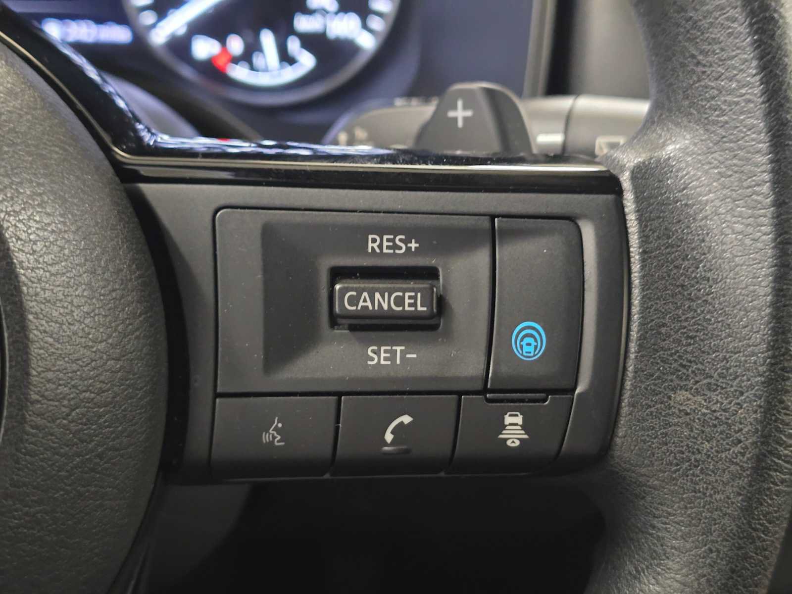 Used 2023 Nissan Rogue SV FWD image 31