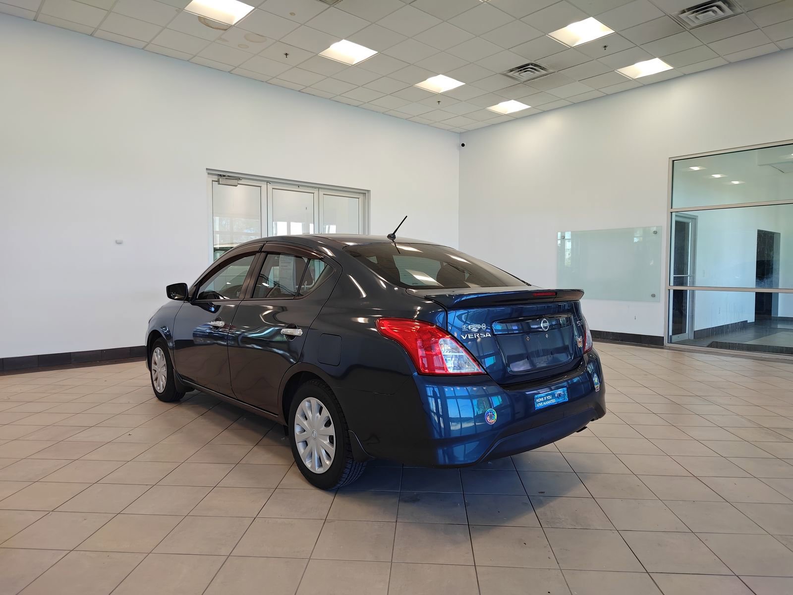 Used 2017 Nissan Versa SV FWD image 5