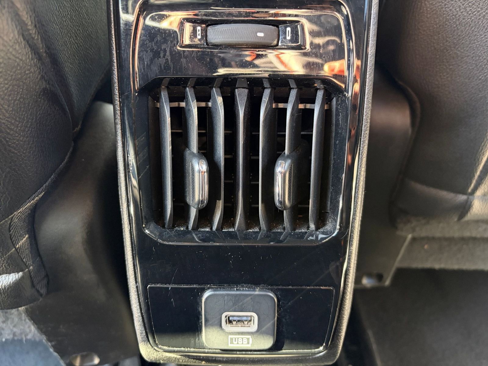 Used 2025 Jeep Compass Limited image 23