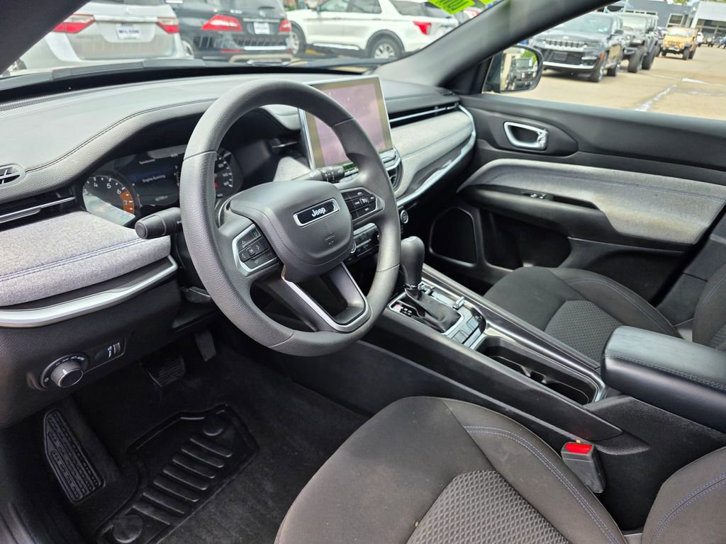 Used 2024 Jeep Compass Sport AWD/4WD image 9