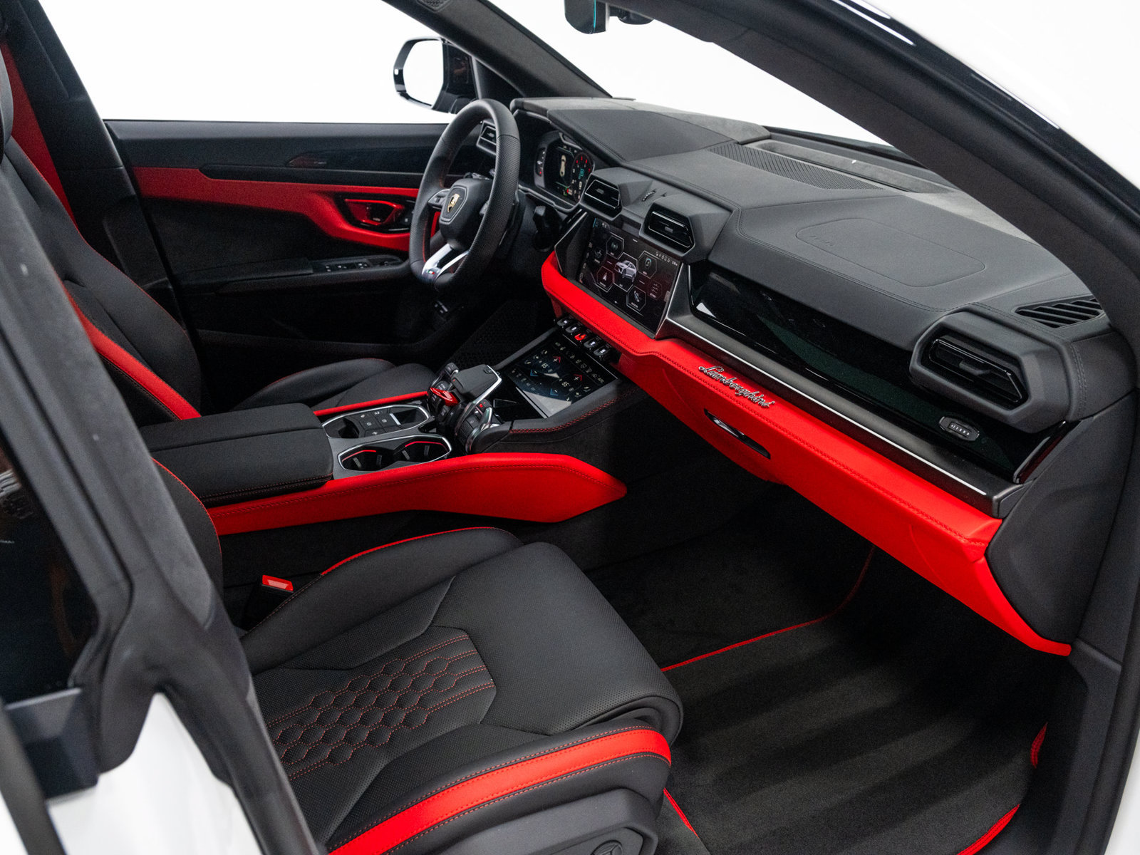 Used 2025 Lamborghini Urus SE AWD/4WD image 55