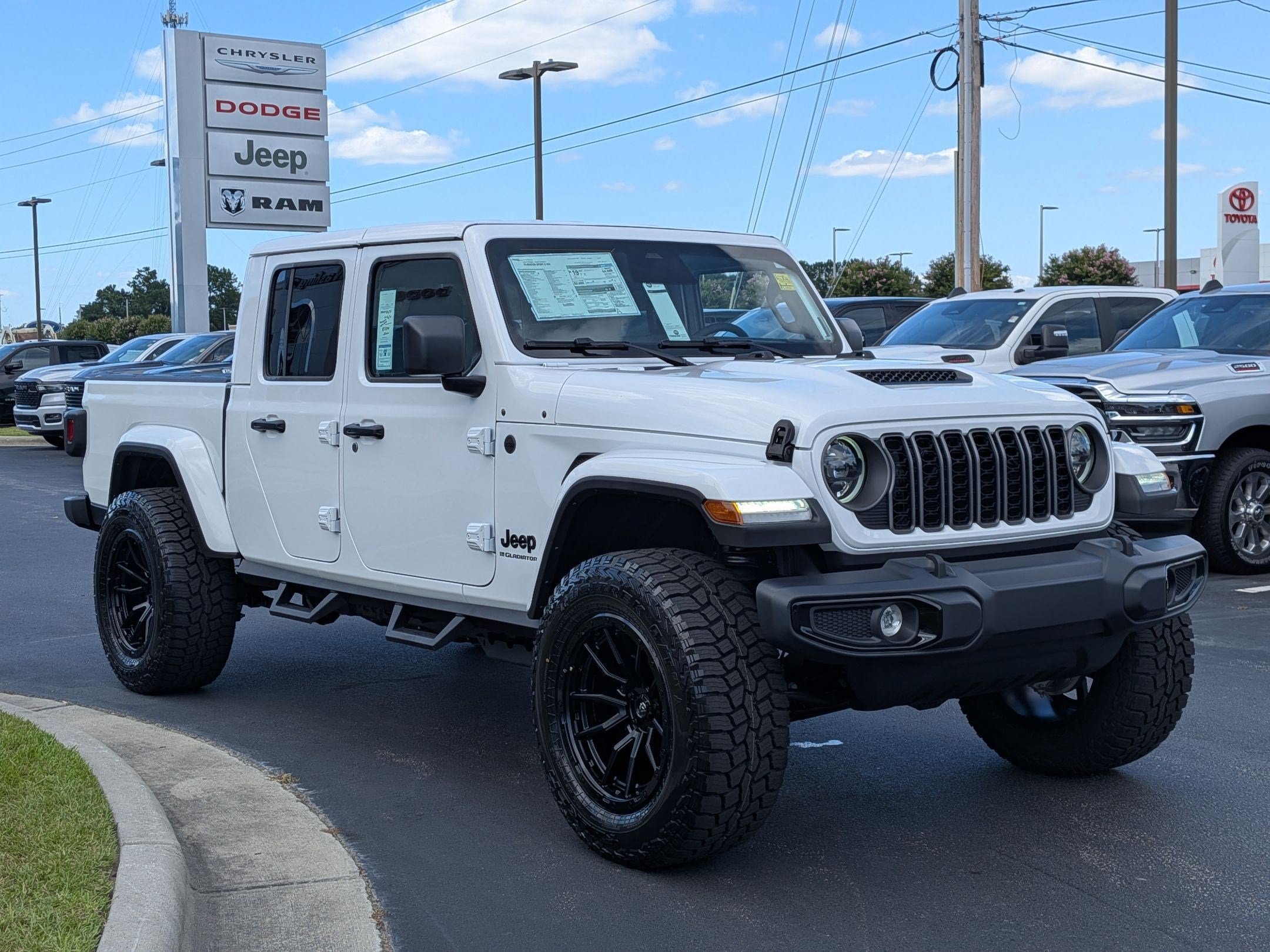 New 2026 Jeep Gladiator Sport AWD/4WD image 3