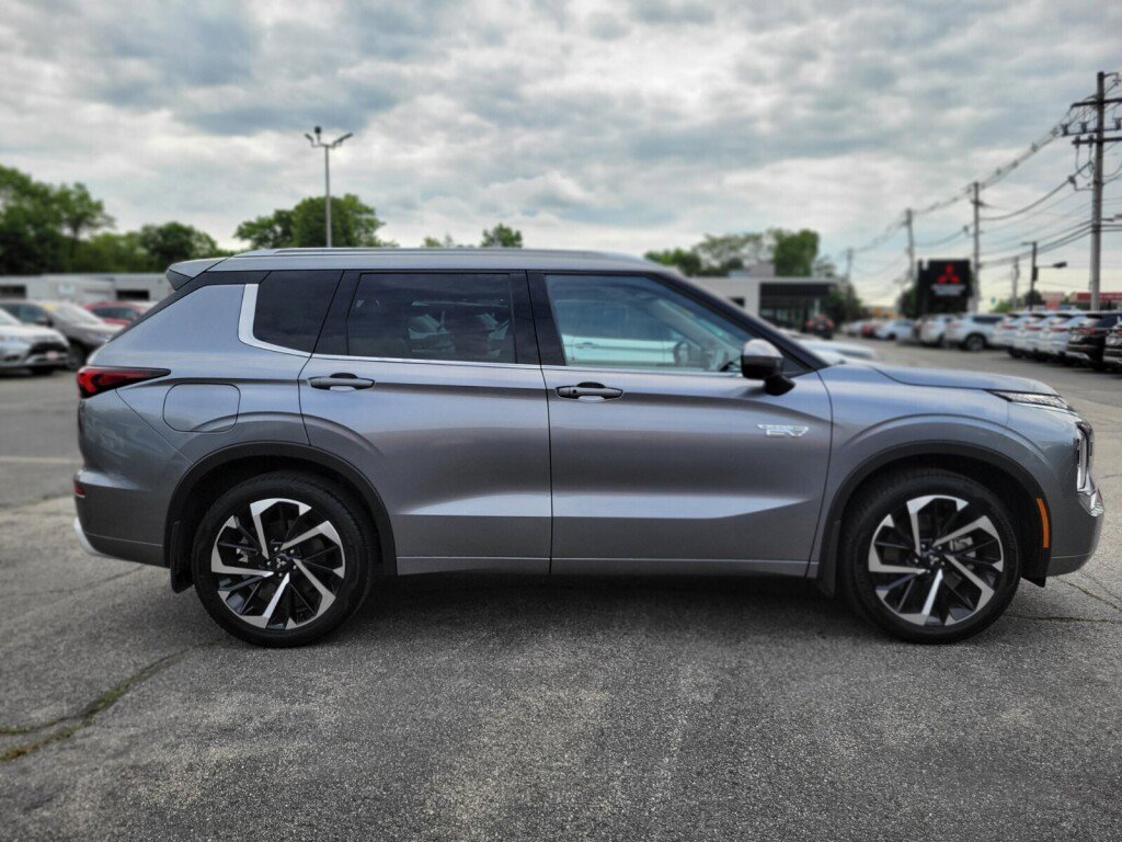 Used 2023 Mitsubishi Outlander SEL image 6