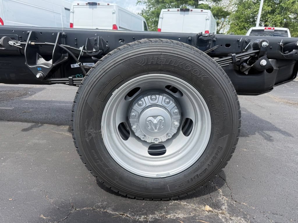 New 2026 RAM 5500 Tradesman w/ Chrome Appearance Group AWD/4WD image 32