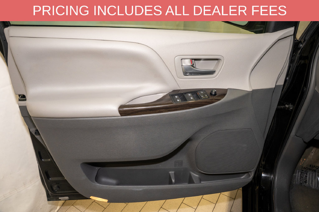 Used 2016 Toyota Sienna XLE Premium FWD image 14