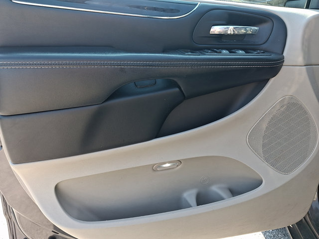 Used 2019 Dodge Grand Caravan SXT FWD image 12