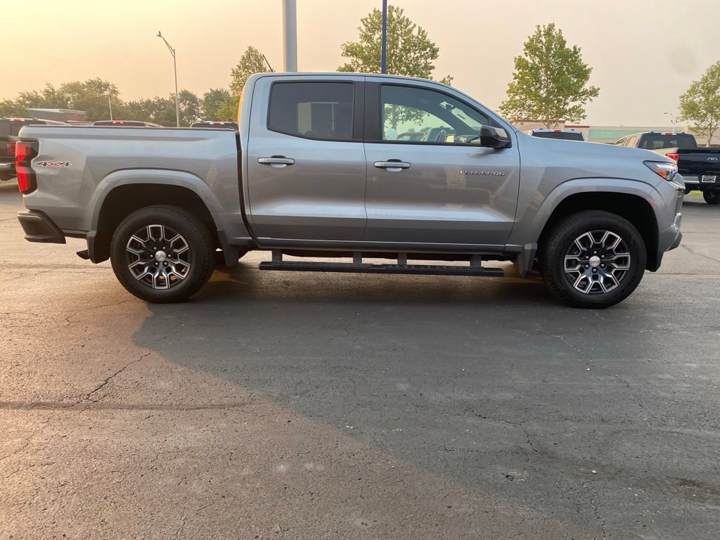 Used 2024 Chevrolet Colorado LT w/ LT Convenience Package III AWD/4WD image 2