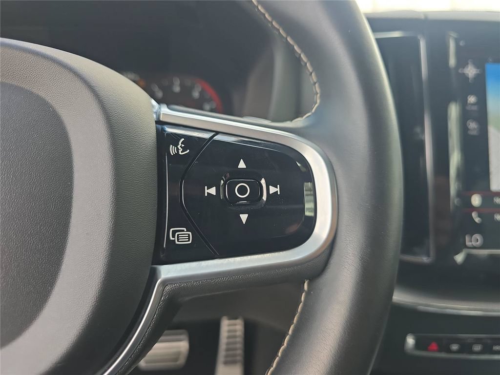 Used 2020 Volvo XC60 T5 R-Design w/ Protection Package Premier FWD image 22