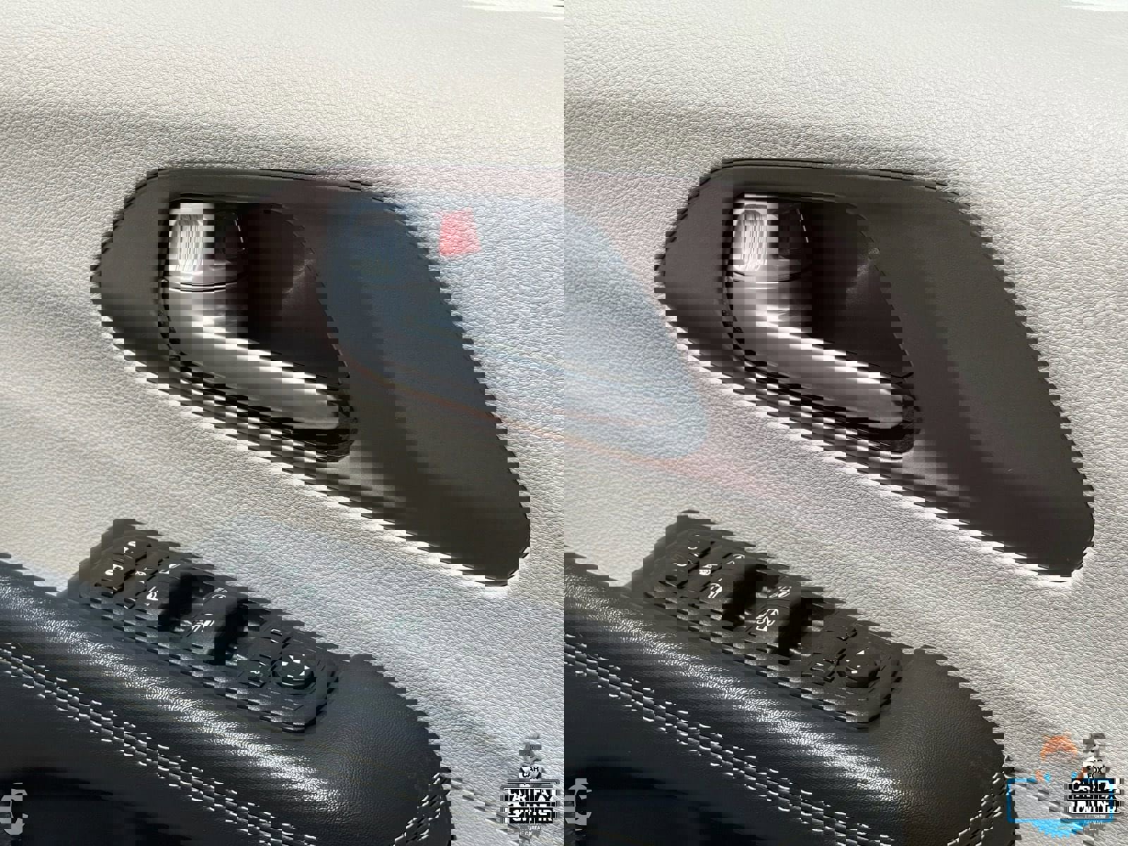 Used 2024 Chrysler Voyager LX image 16