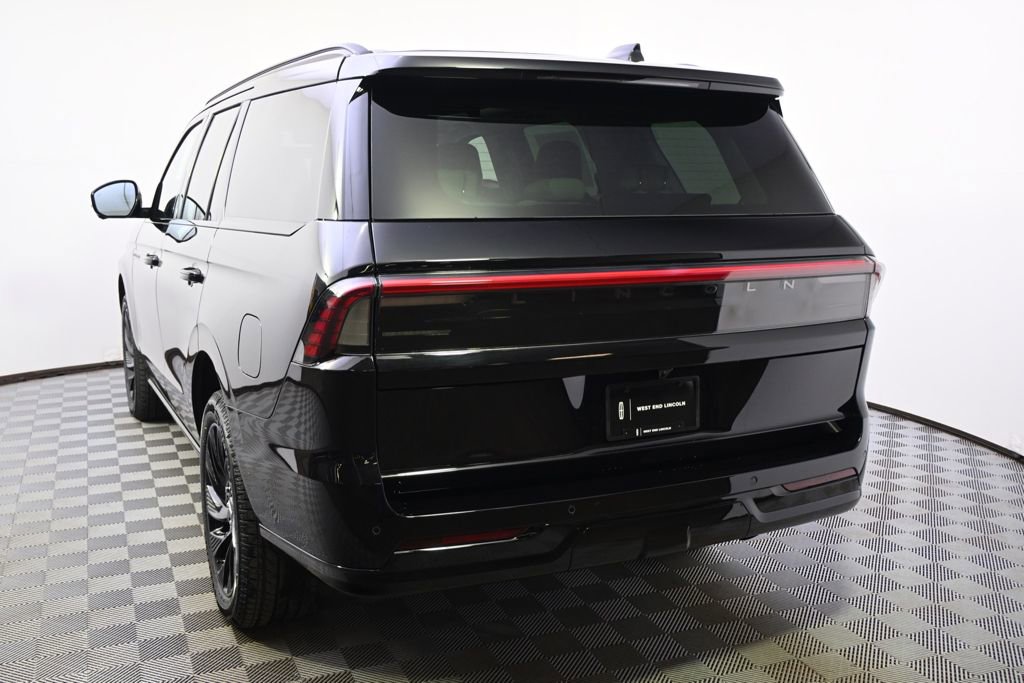 New 2026 Lincoln Navigator Reserve w/ Jet Appearance Package image 4