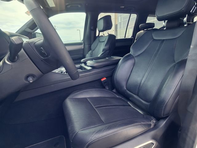 Used 2023 Jeep Wagoneer Series II AWD/4WD image 10