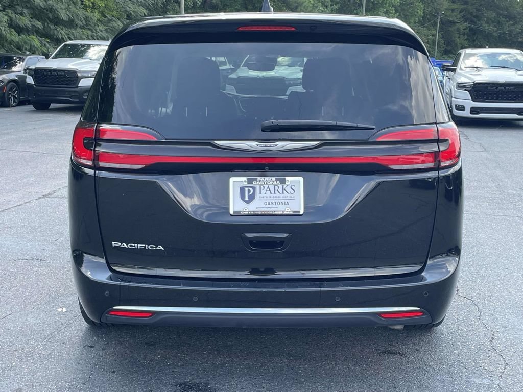 Certified 2024 Chrysler Pacifica Touring-L FWD image 7