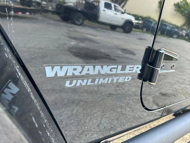 Certified 2017 Jeep Wrangler Unlimited Sahara AWD/4WD image 36
