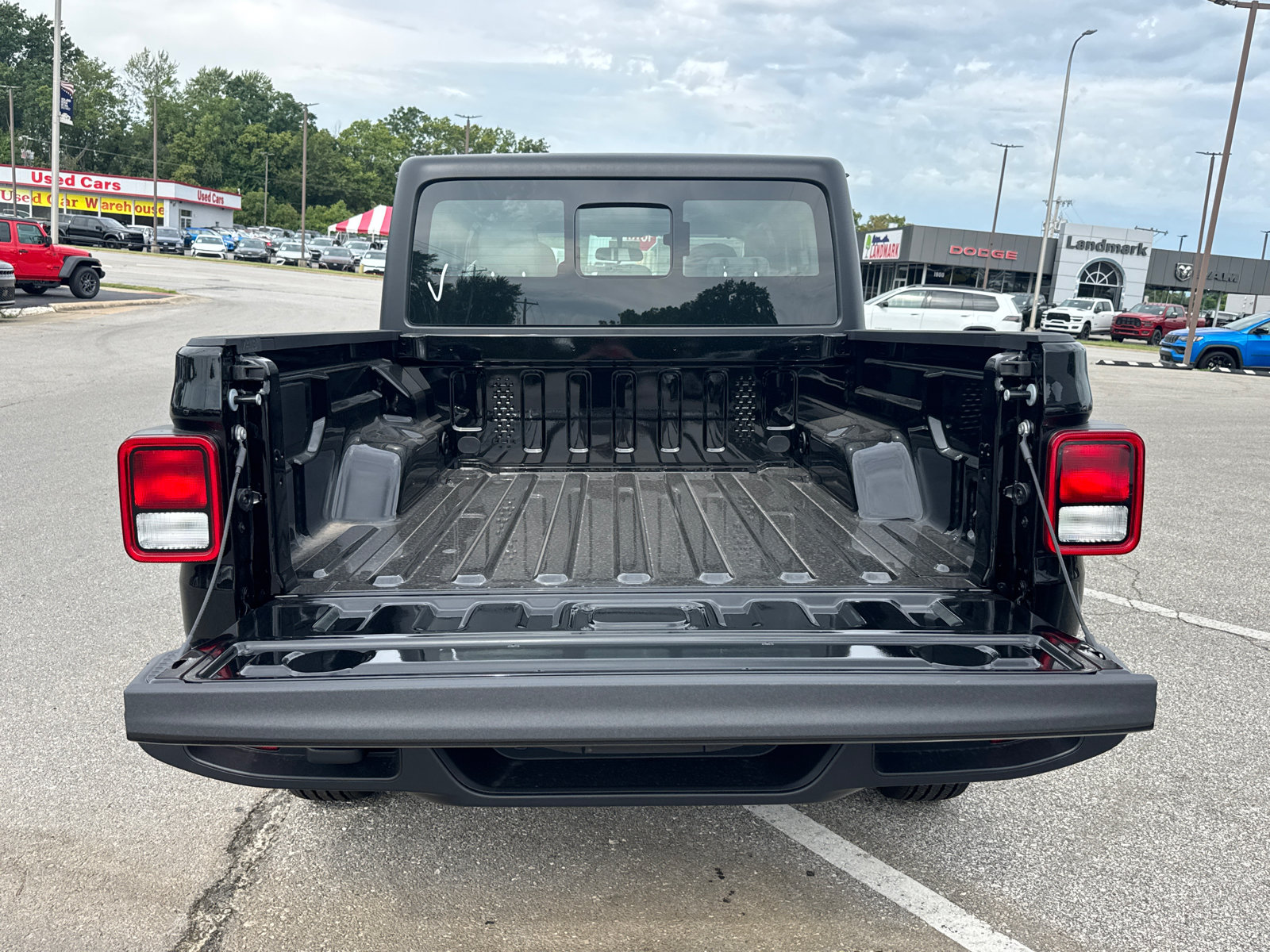 New 2026 Jeep Gladiator Sport AWD/4WD image 17