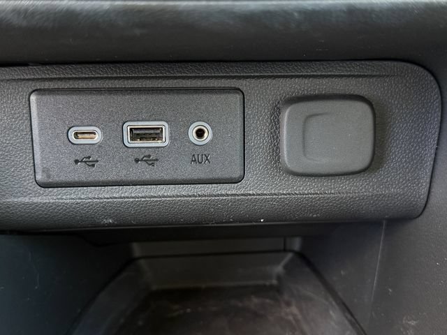 Used 2023 Buick Encore GX Preferred w/ Cold Weather Comfort Package FWD image 19