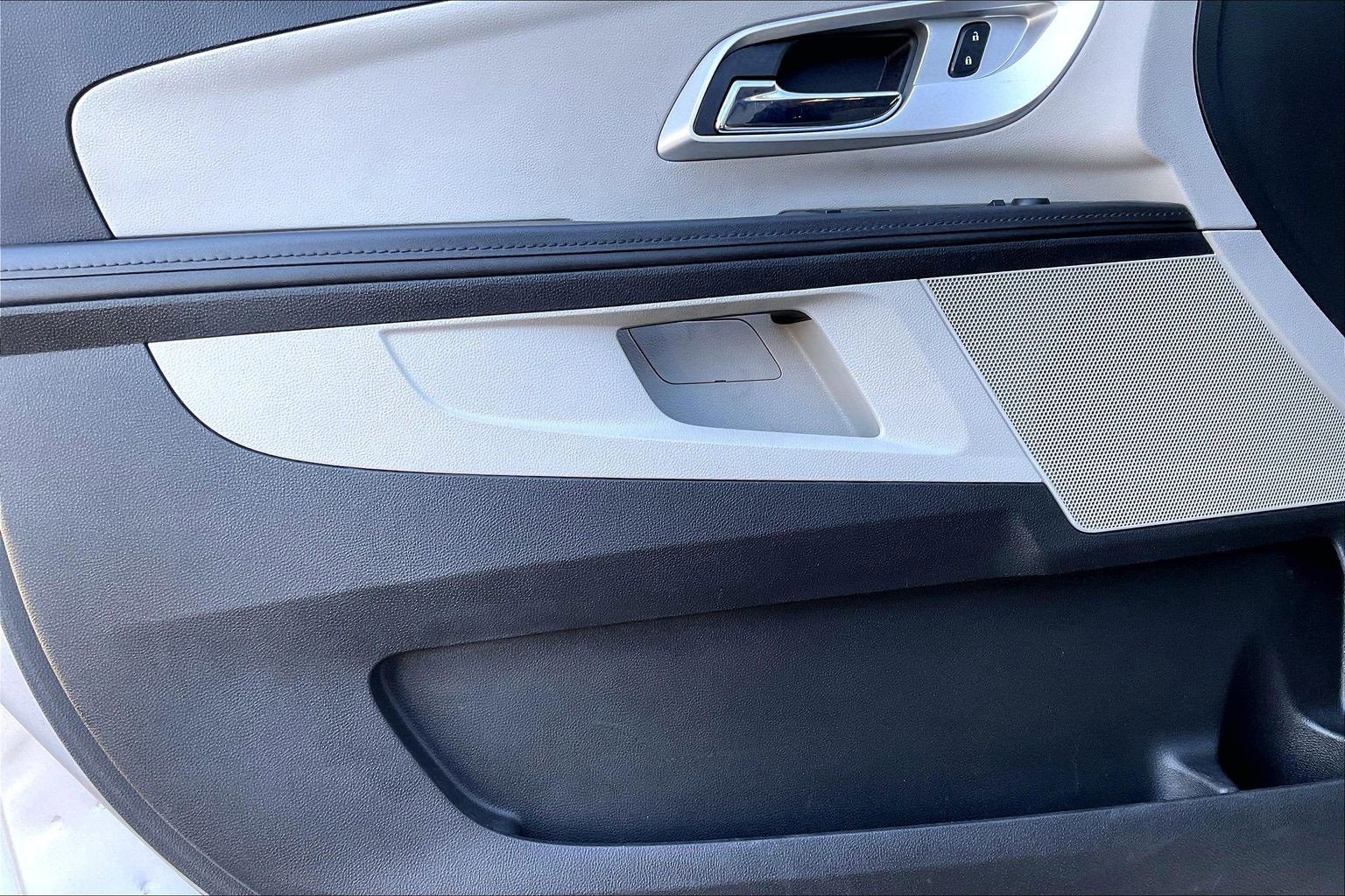 Used 2017 Chevrolet Equinox LT w/ Driver Confidence Package II image 15