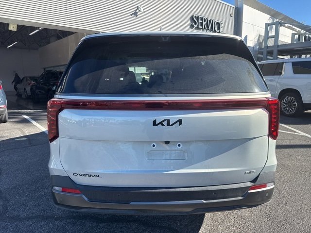 Used 2025 Kia Carnival SX Prestige image 6