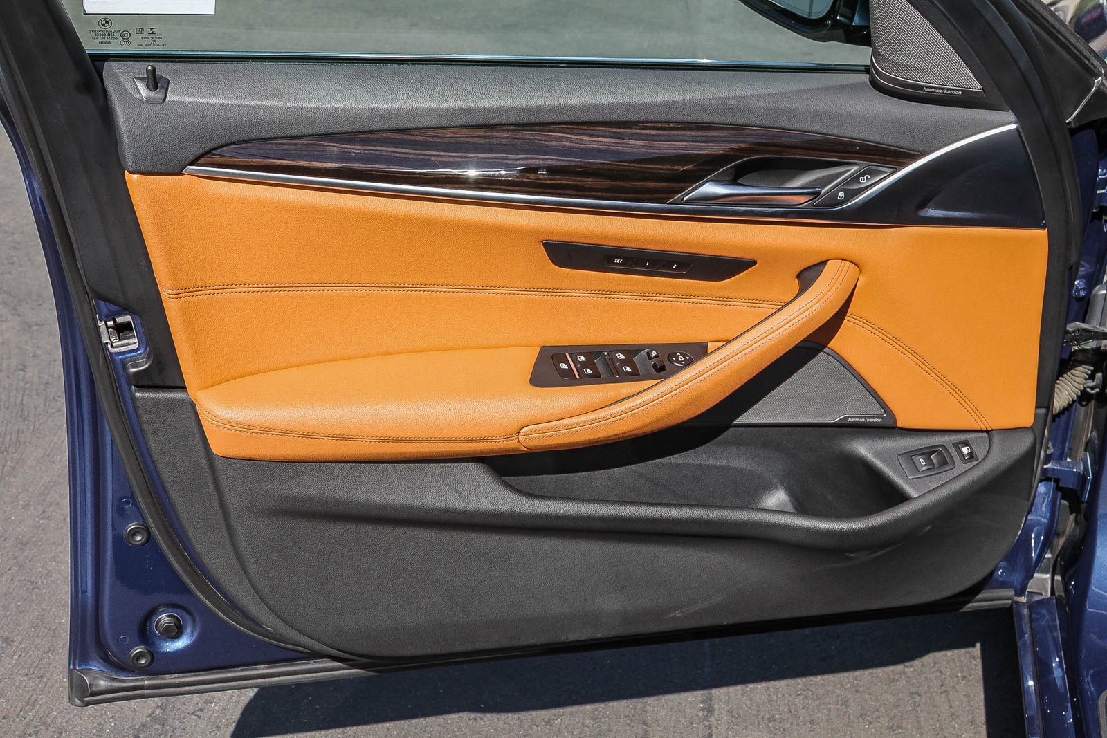 Used 2022 BMW 530e w/ Premium Package image 21