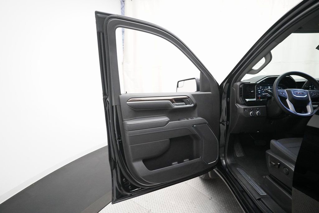 Used 2025 GMC Sierra 1500 Elevation image 27
