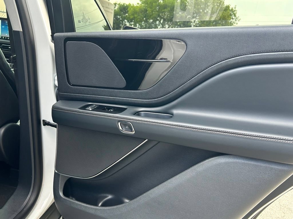 Used 2026 Lincoln Aviator 2WD w/ Jet Appearance Package image 36