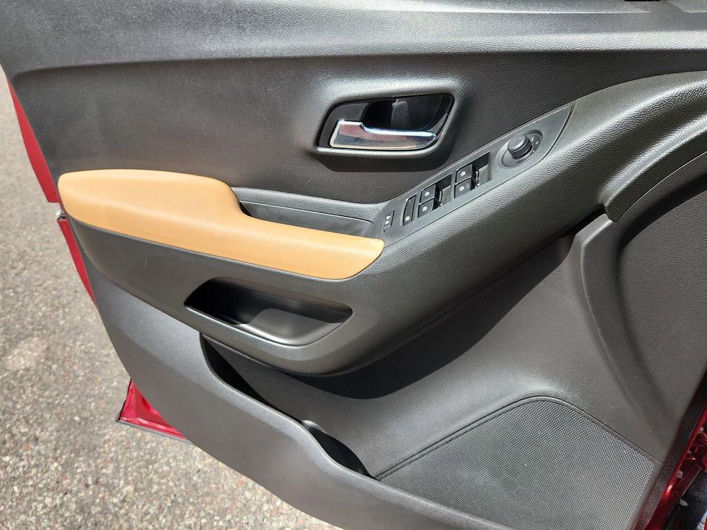 Used 2019 Chevrolet Trax LT w/ LPO, Protection Package AWD/4WD image 7