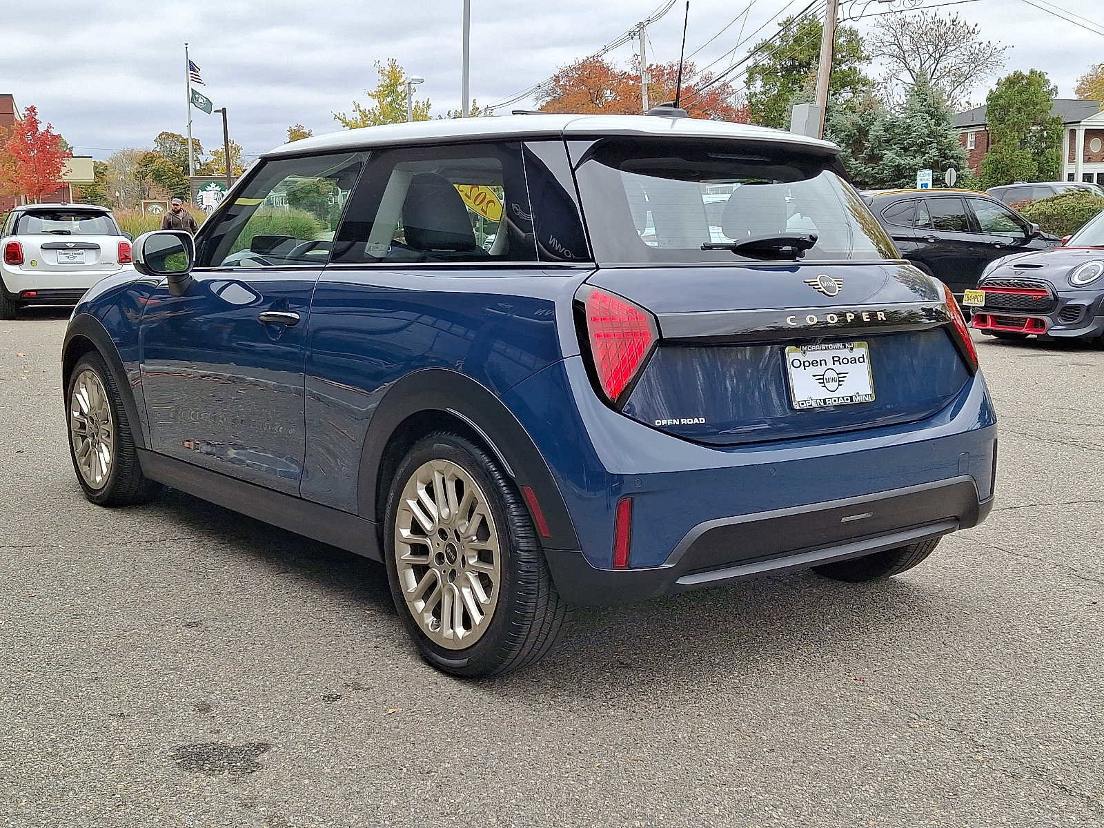 Used 2025 MINI Cooper 2-Door Hardtop image 4