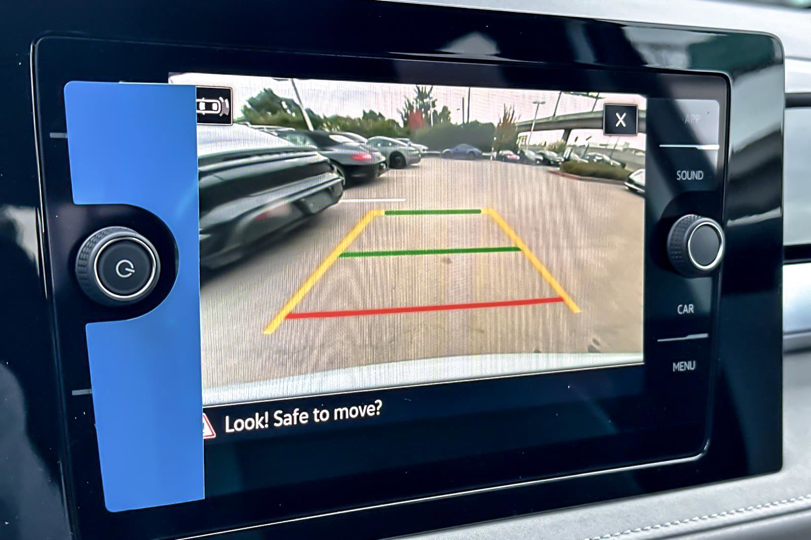 New 2026 Volkswagen Taos SE image 18