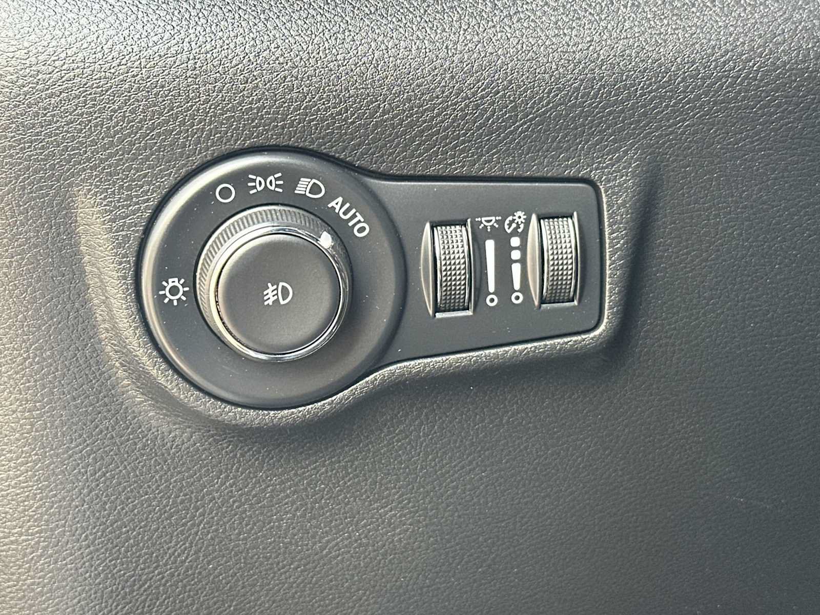 Used 2025 Jeep Compass Limited w/ Elite Group AWD/4WD image 18