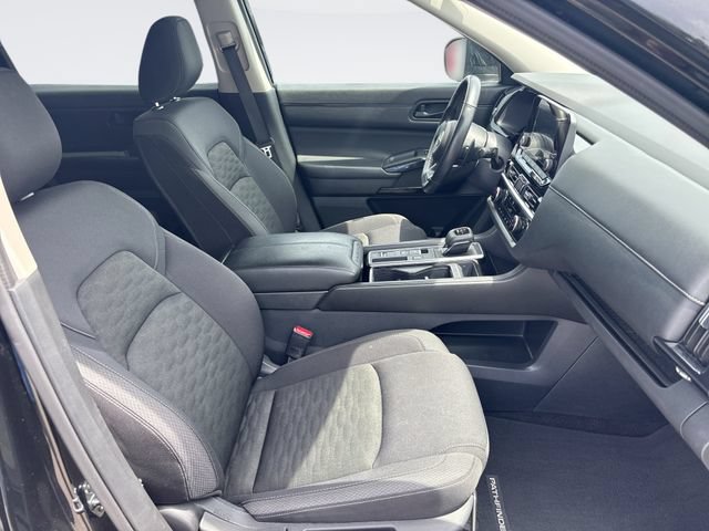 Used 2025 Nissan Pathfinder SV FWD image 25