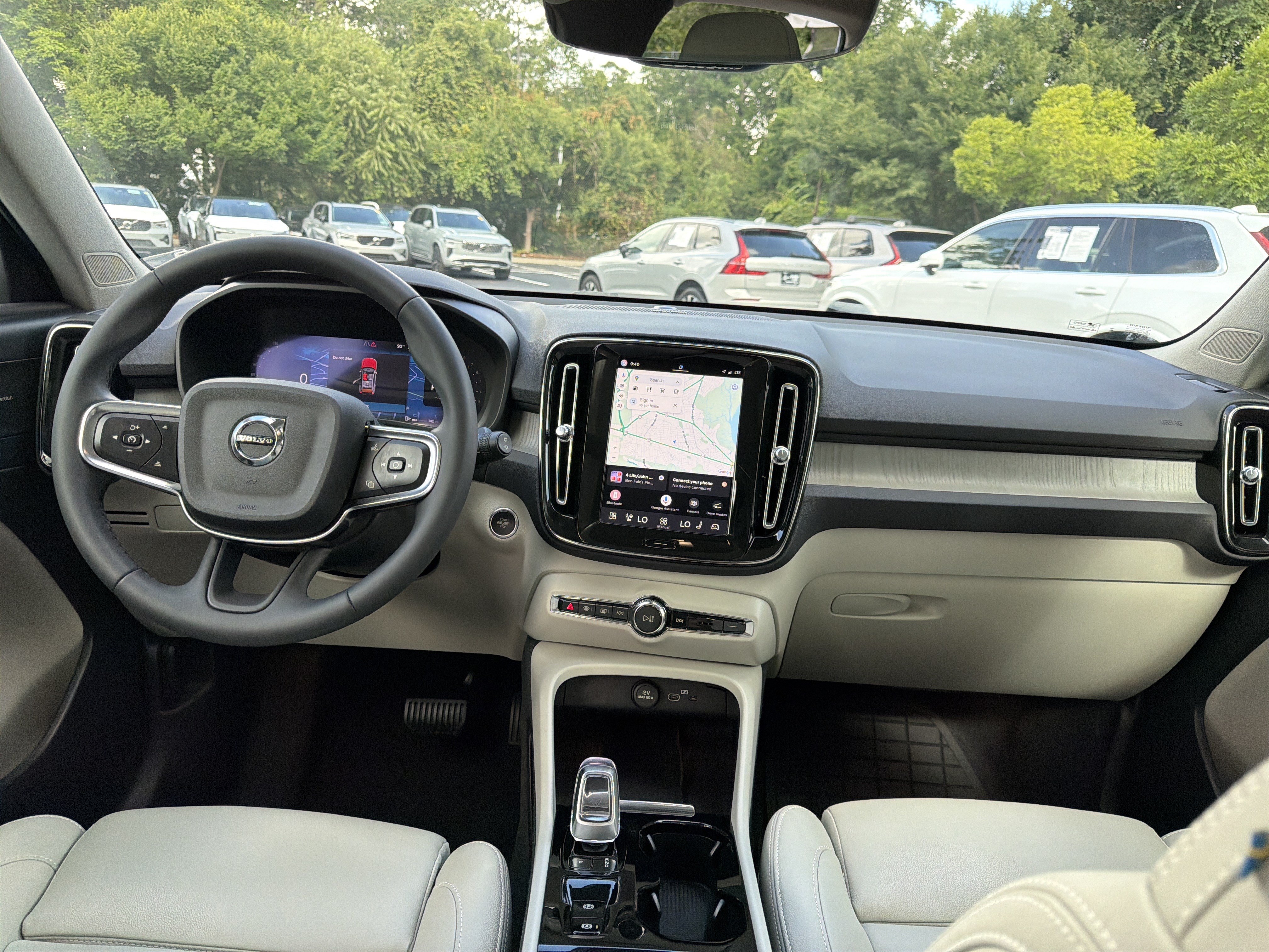 Certified 2024 Volvo XC40 B5 Ultimate w/ Protection Package Premier AWD/4WD image 30