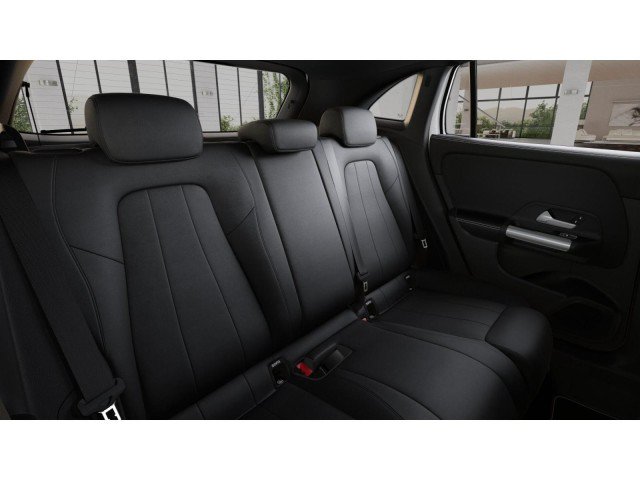 Used 2025 Mercedes-Benz GLA 250 image 29