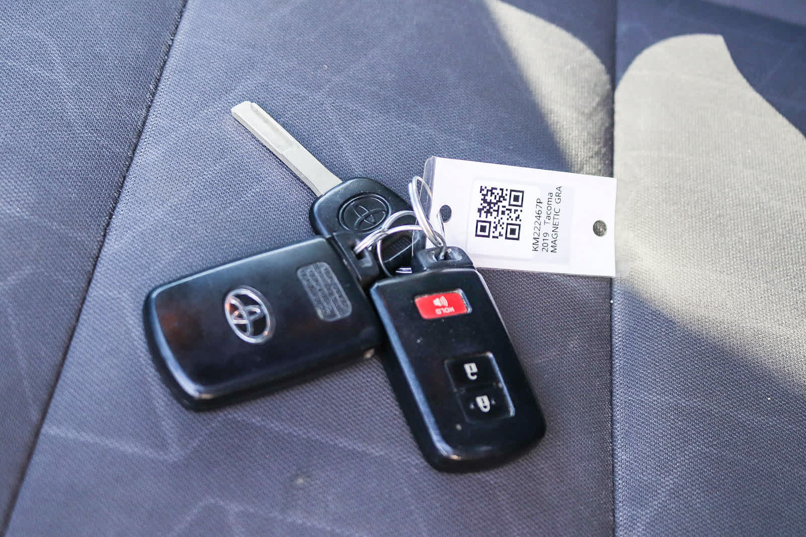 Used 2019 Toyota Tacoma TRD Off-Road w/ Technology Package AWD/4WD image 27