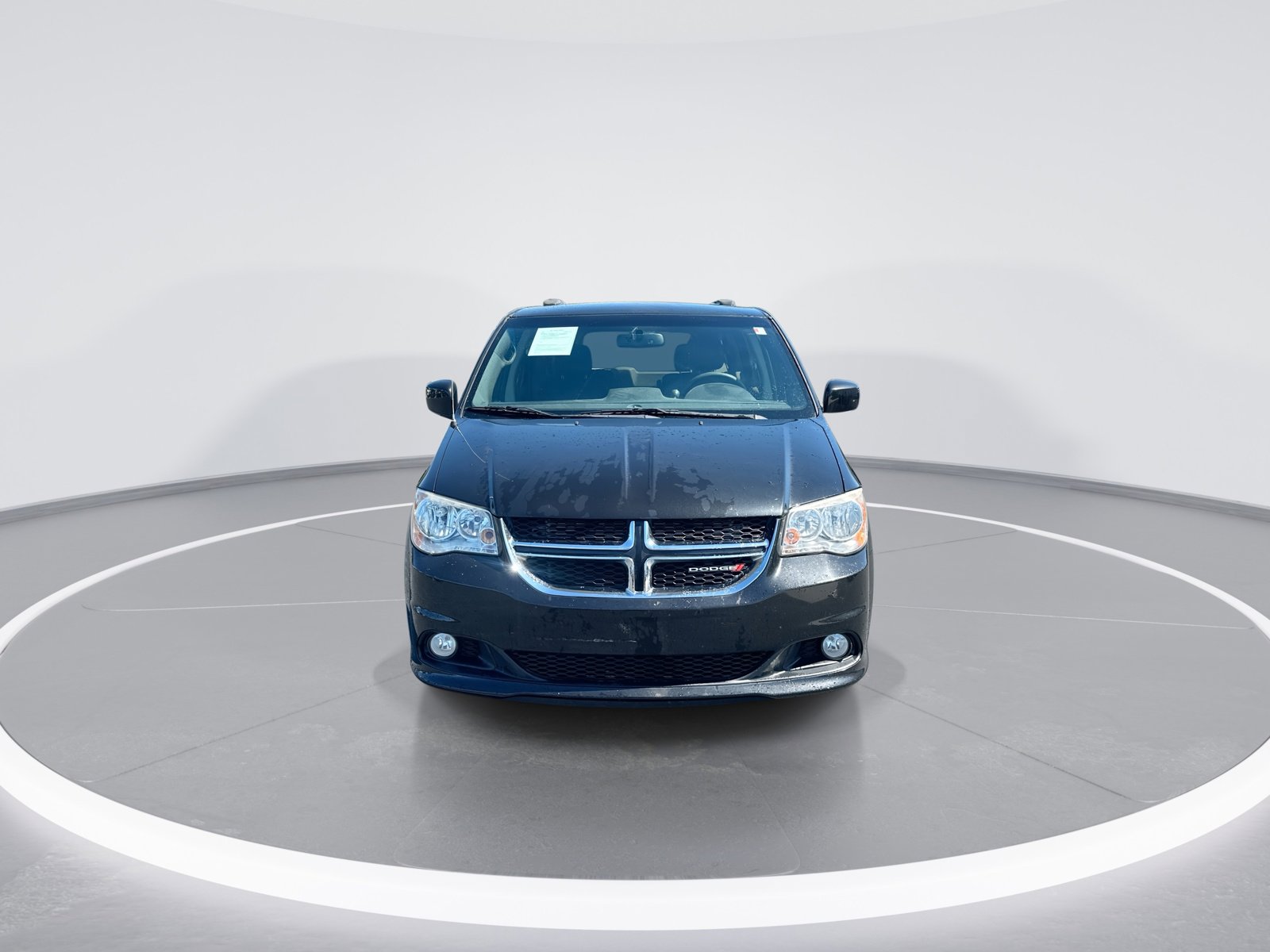 Used 2017 Dodge Grand Caravan SXT FWD image 3