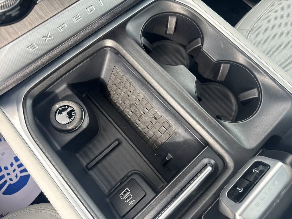Used 2025 Ford Expedition Platinum w/ Platinum Ultimate Package image 46