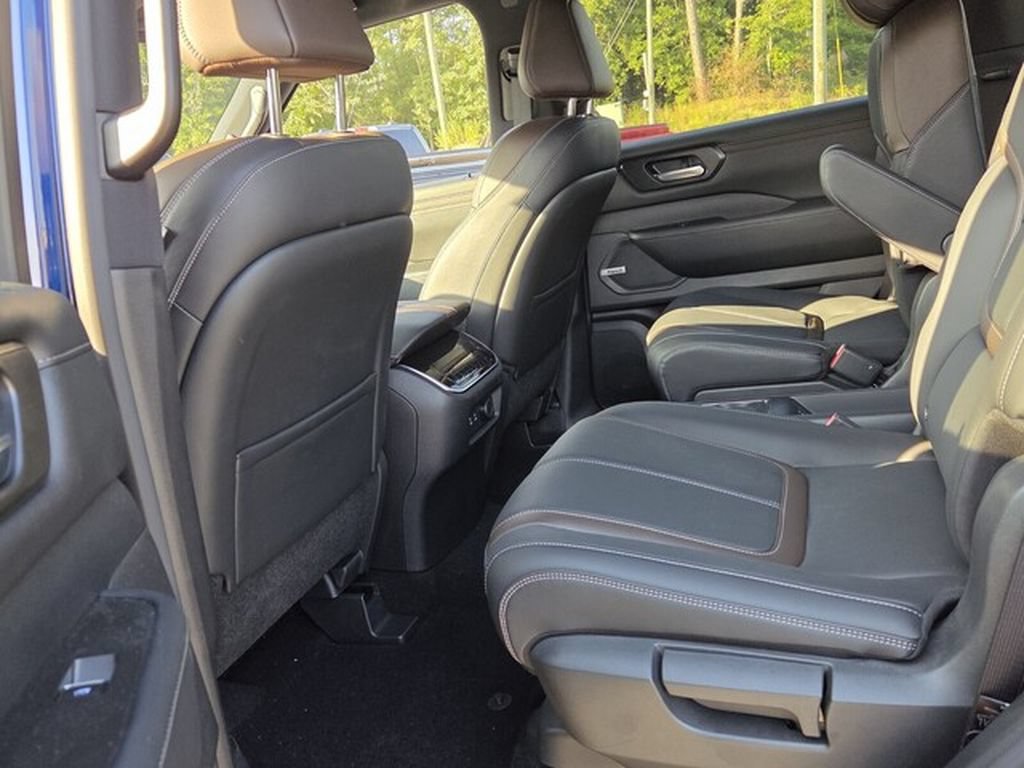 Used 2026 Nissan Armada SL w/ Captain's Chari Seat Package AWD/4WD image 8