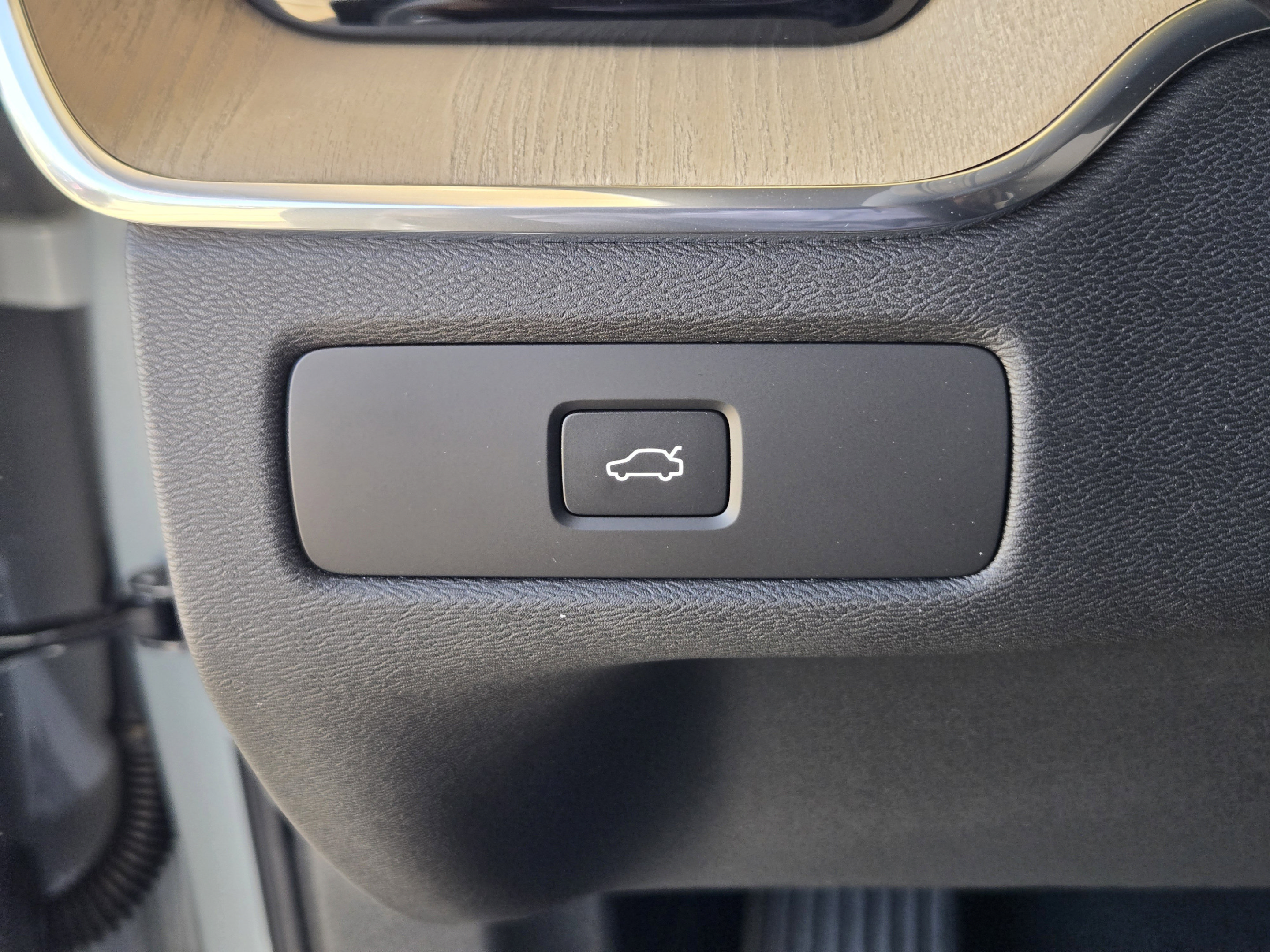 Used 2026 Volvo XC60 B5 Plus w/ Protection Package Premier AWD/4WD image 18